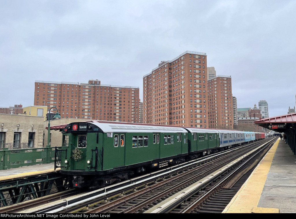 NYTM Holiday Train arriving at 125th St Station